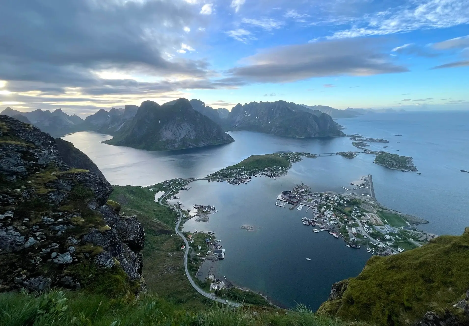 Лофотени, Норвегія – Пригоди на Краю Арктики, Де Природа та Історія Зливаються у Неймовірну Симфонію